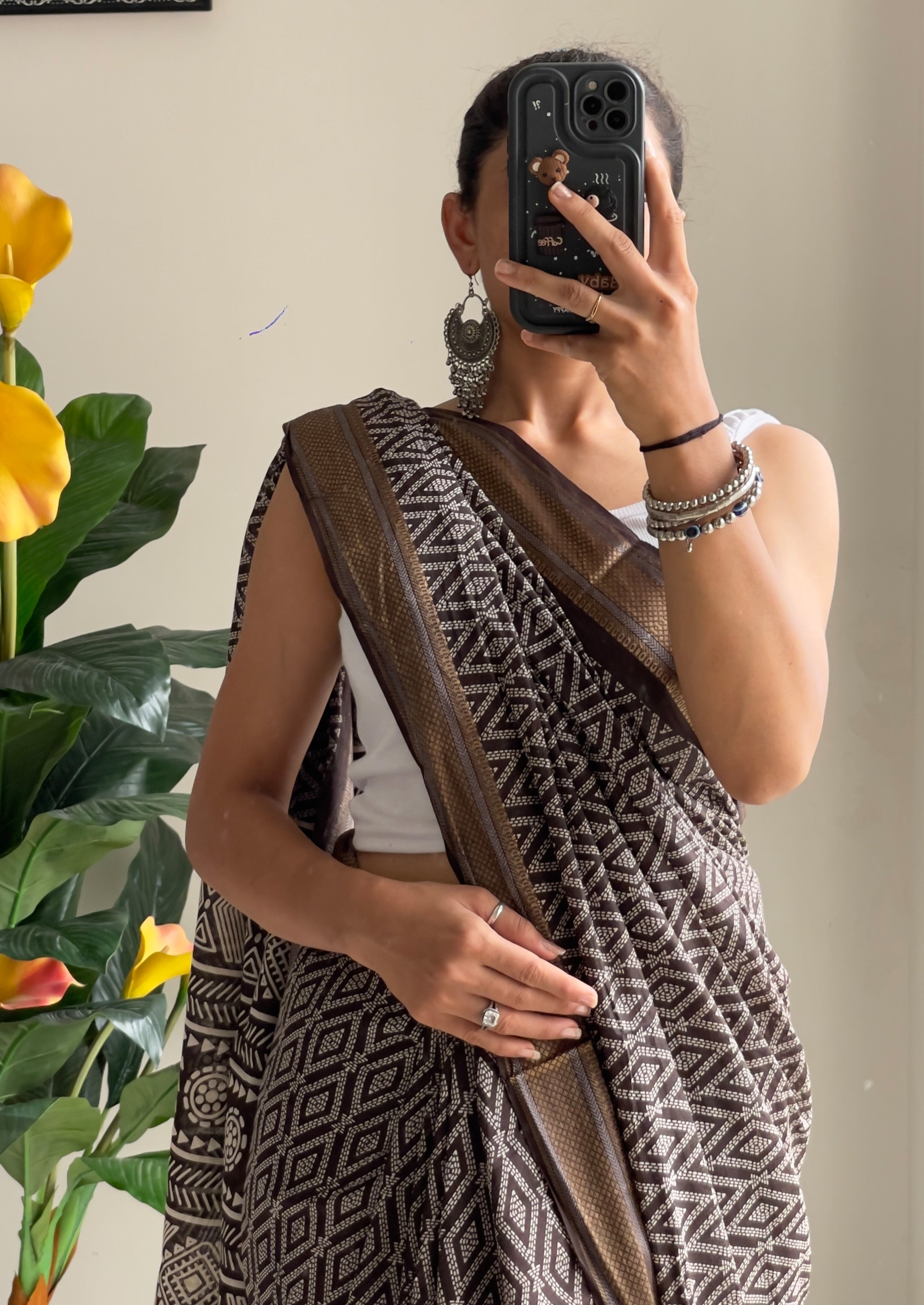 SELFI PRIMUM MULMUL COTTON WITH HEVY ZARI BORDAR BAGRU BANDHANI PRINTED DARK BROWN SAREE