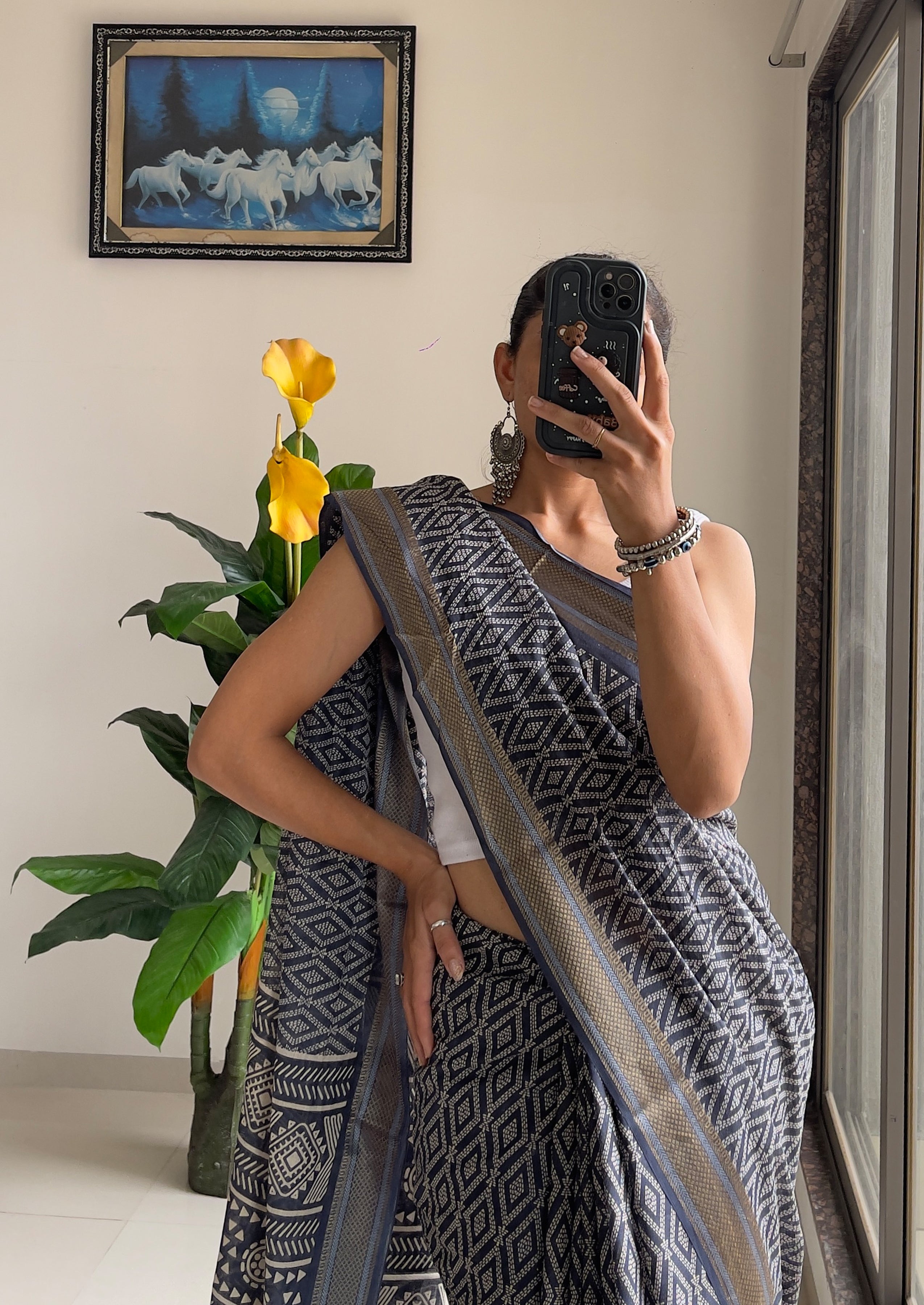 SELFI PRIMUM MULMUL COTTON WITH HEVY ZARI BORDAR BAGRU BANDHANI PRINTED GREY SAREE