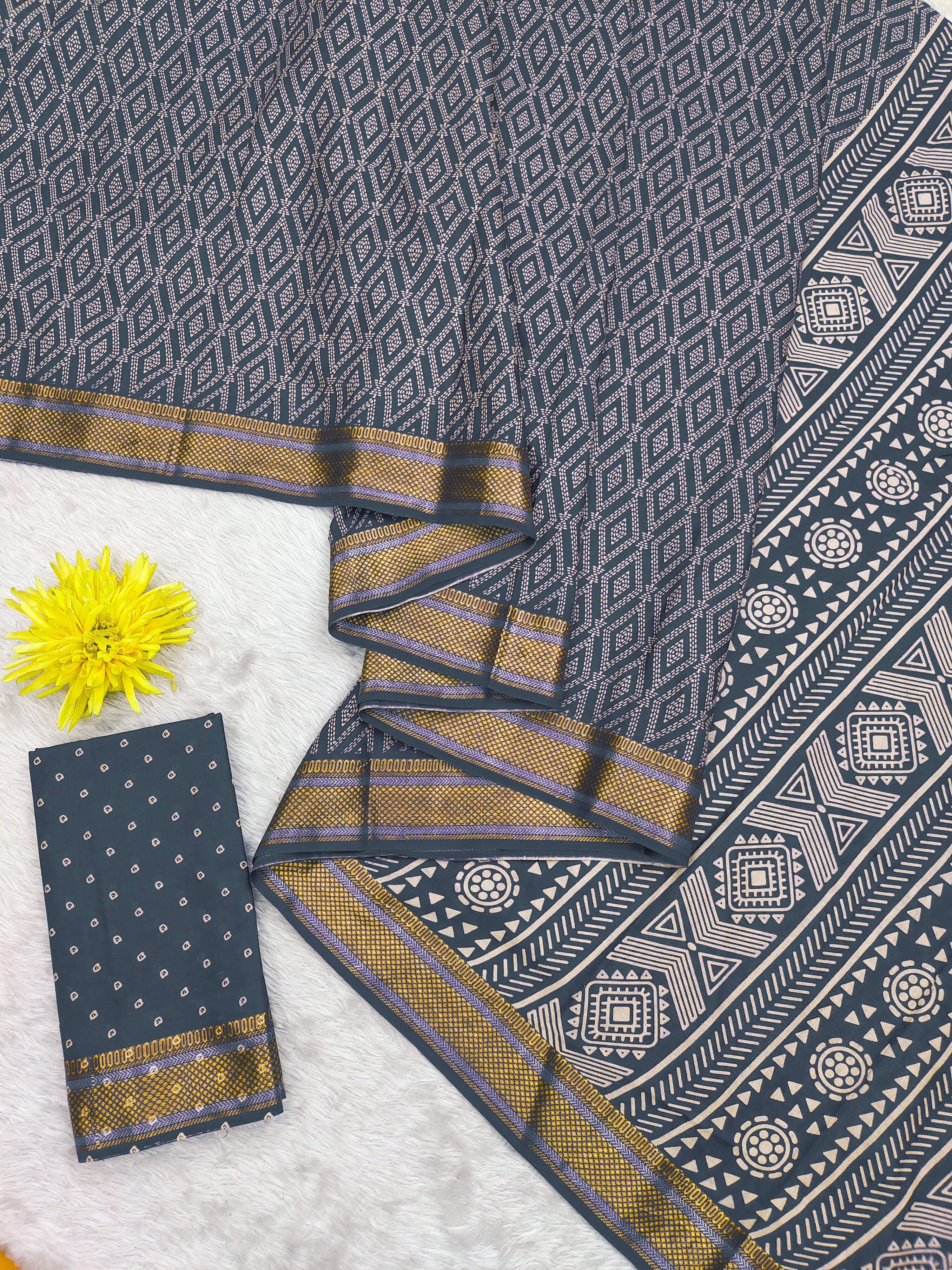 SELFI PRIMUM MULMUL COTTON WITH HEVY ZARI BORDAR BAGRU BANDHANI PRINTED GREY SAREE