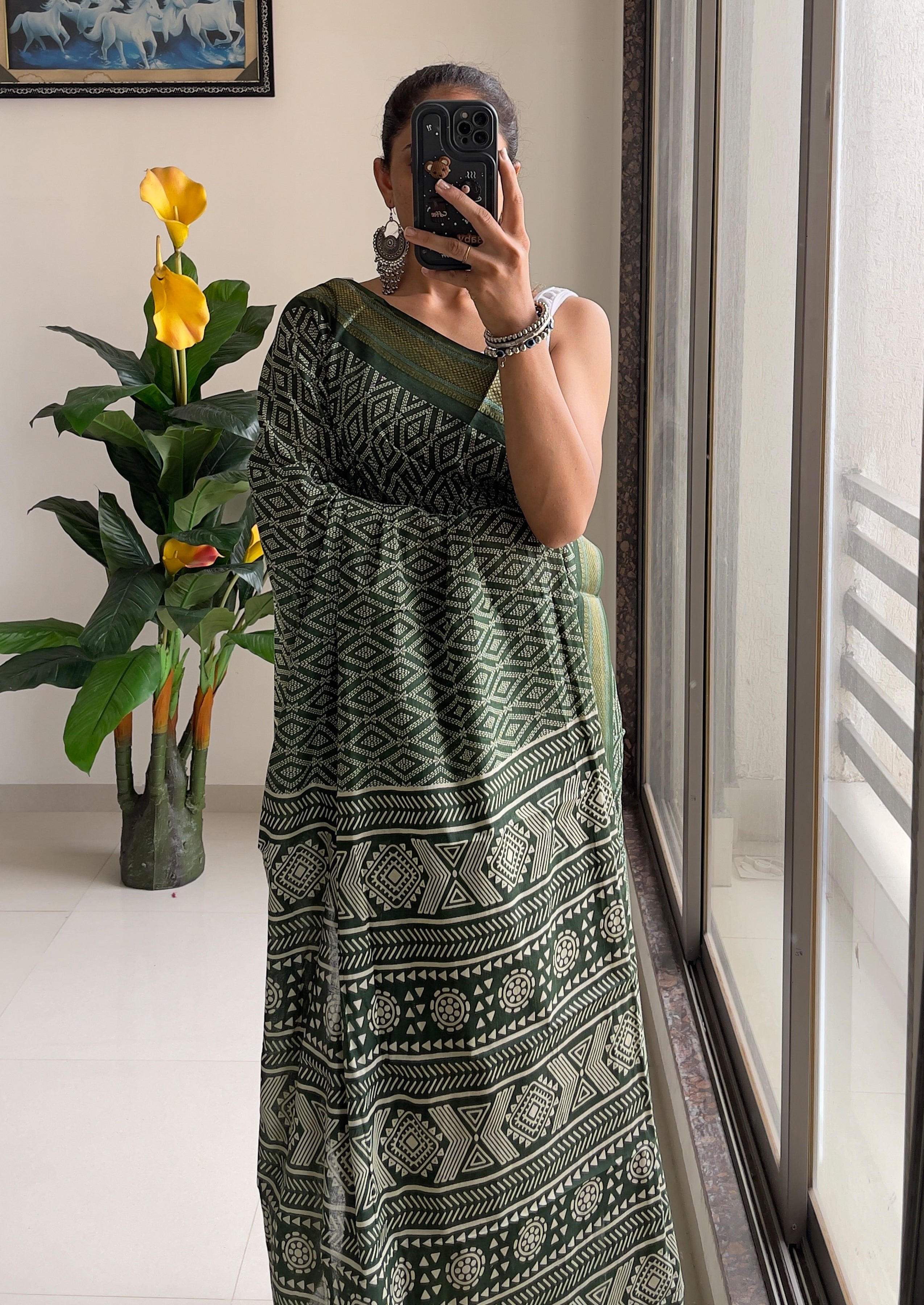 SELFI PRIMUM MULMUL COTTON WITH HEVY ZARI BORDAR BAGRU BANDHANI PRINTED GREEN SAREE