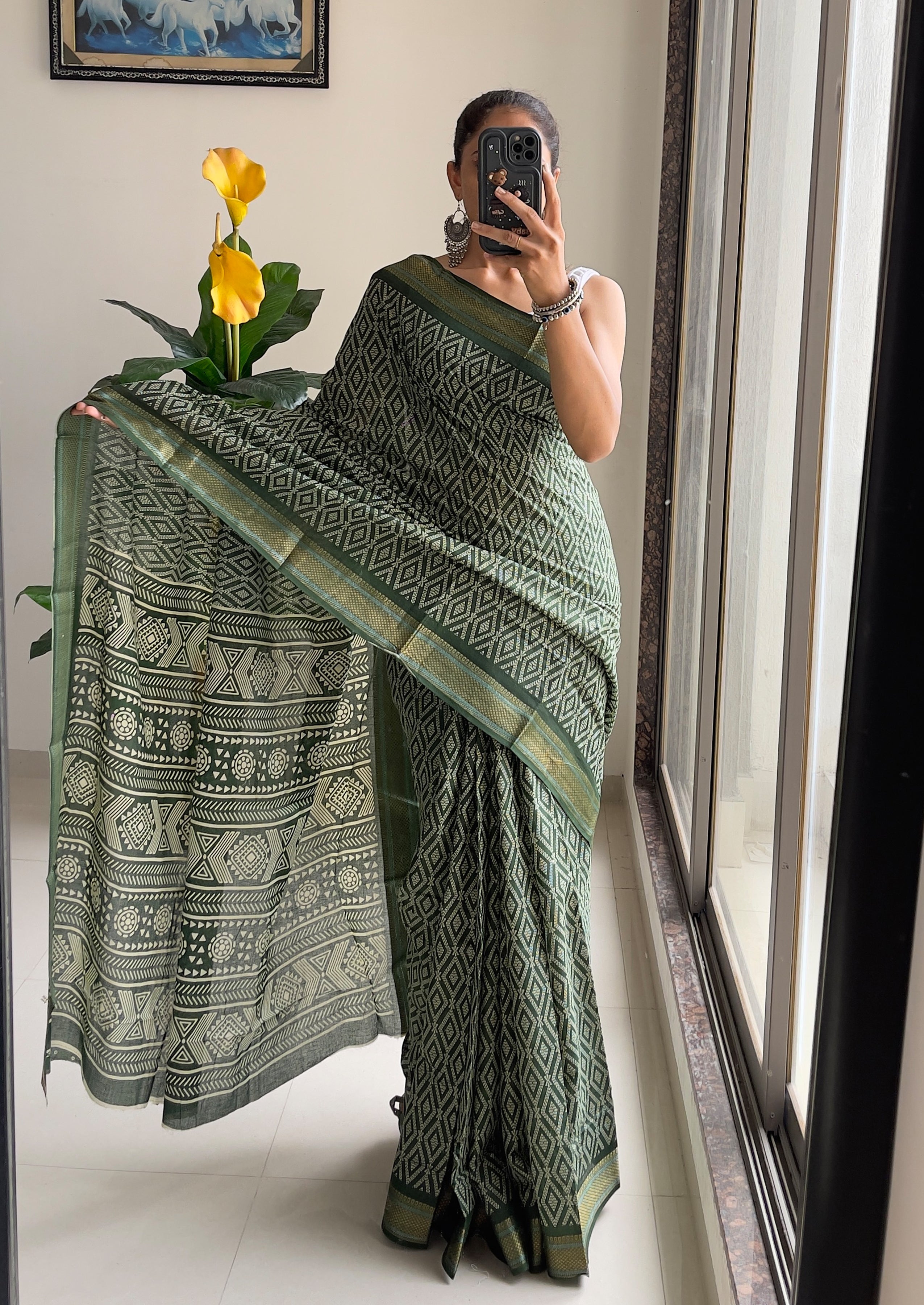 SELFI PRIMUM MULMUL COTTON WITH HEVY ZARI BORDAR BAGRU BANDHANI PRINTED GREEN SAREE