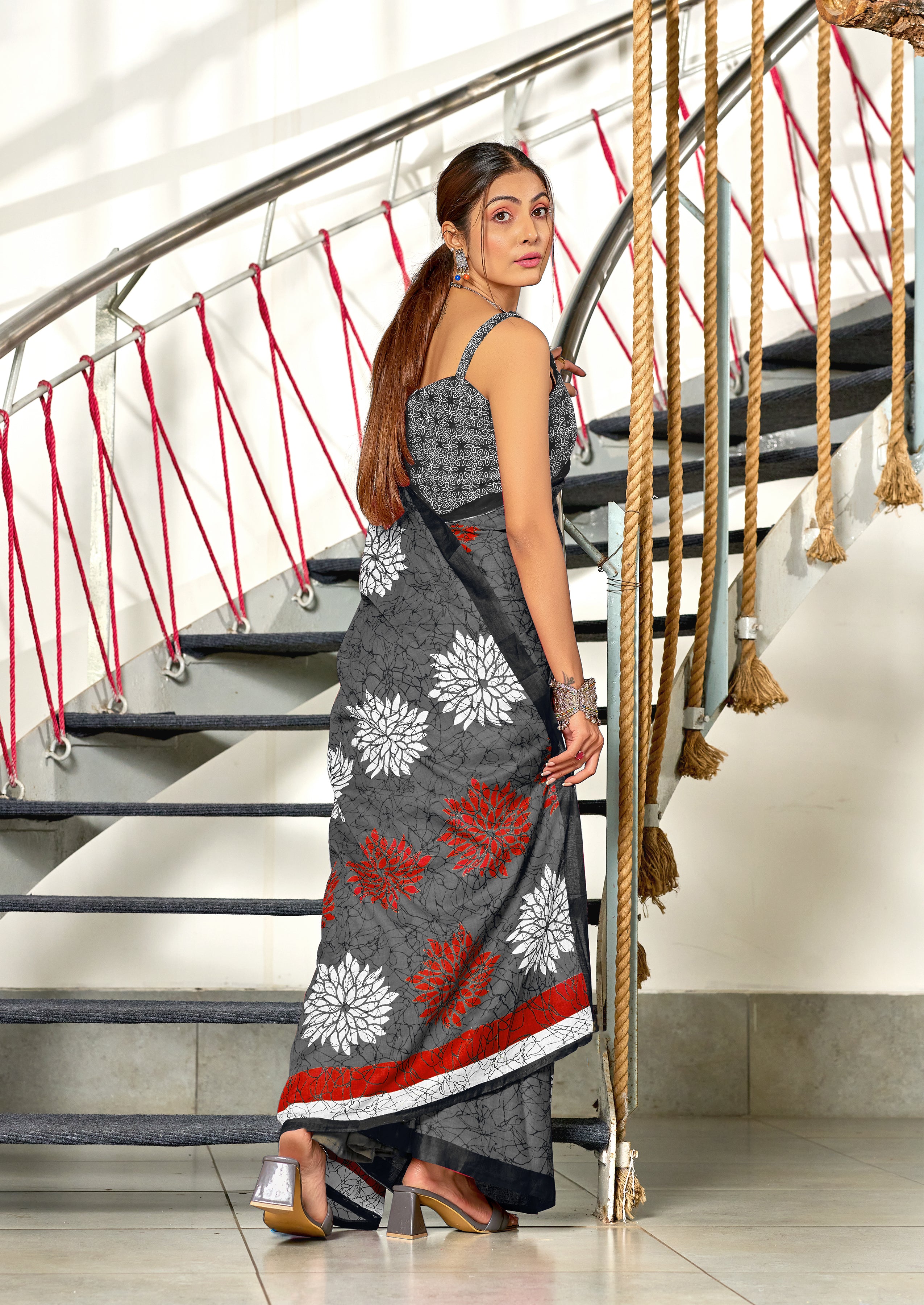 SRIVIDYA PURE MULMUL FLORAL BLOCK PRINTD GREY SAREE