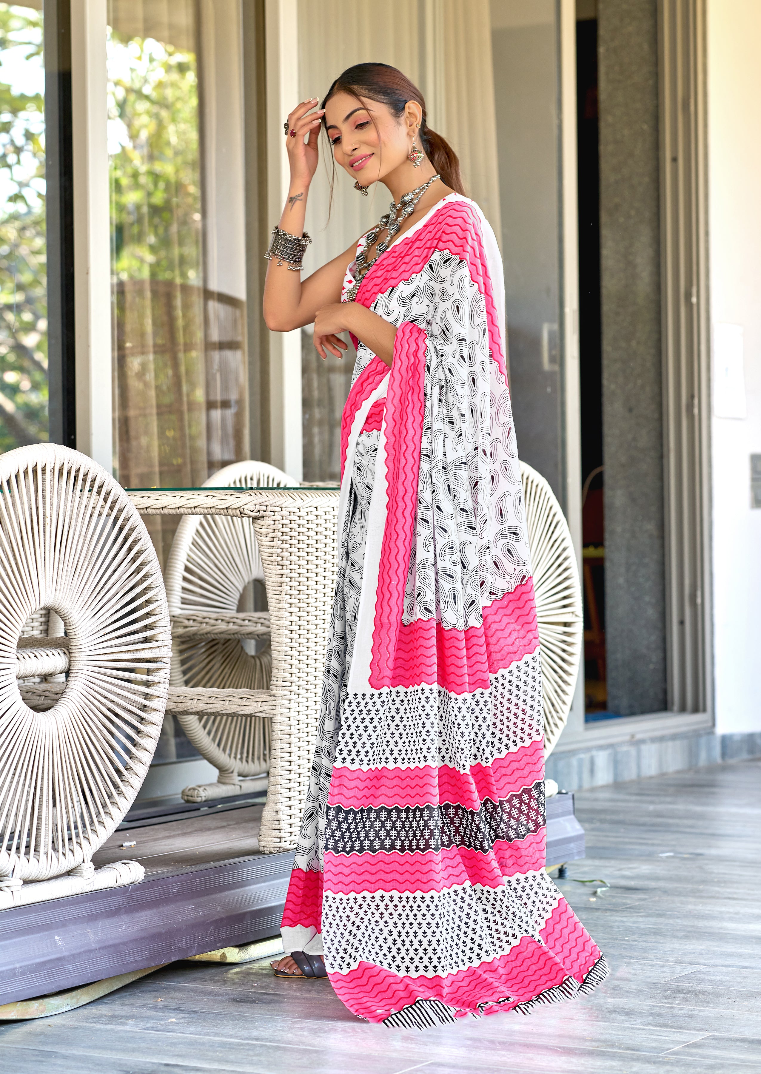 SUMMER LOVINS PURE MULMUL COTTON SUMMAR HAND BLOCK PRINT WHITE AND PINK SAREE