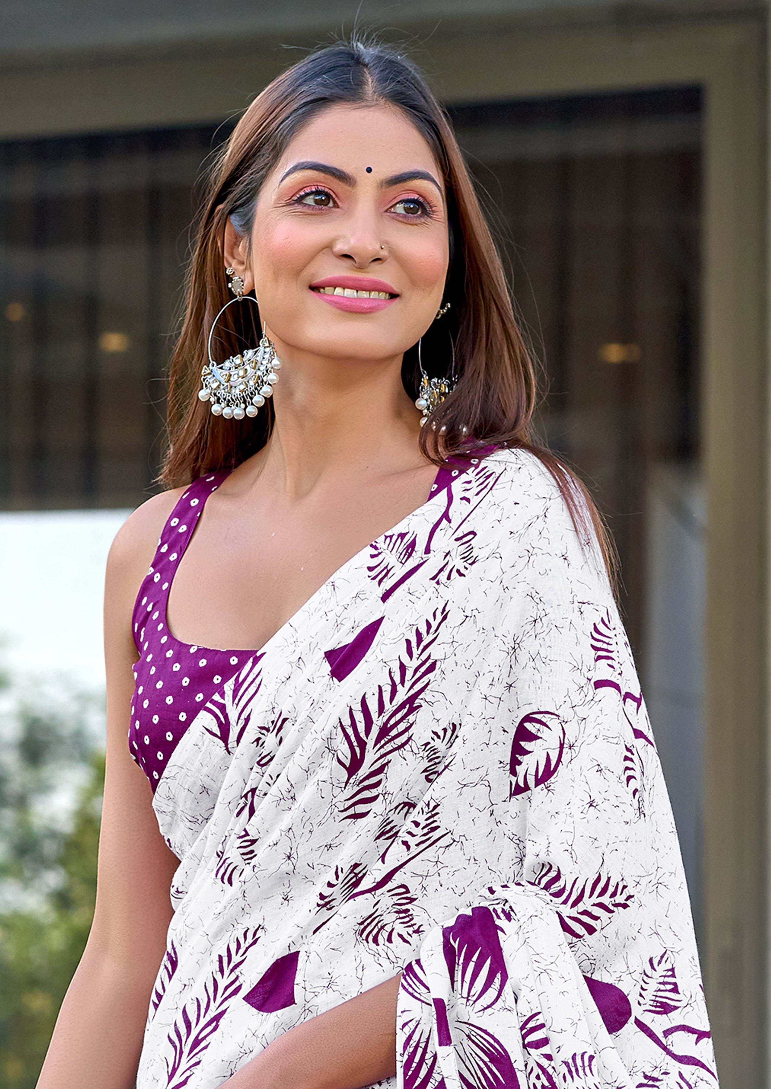 AKRUTI PURE MULMUL COTTON FLORAL STYLE HAND BLOCK PRINTD WHITE AND PURPLE SAREE