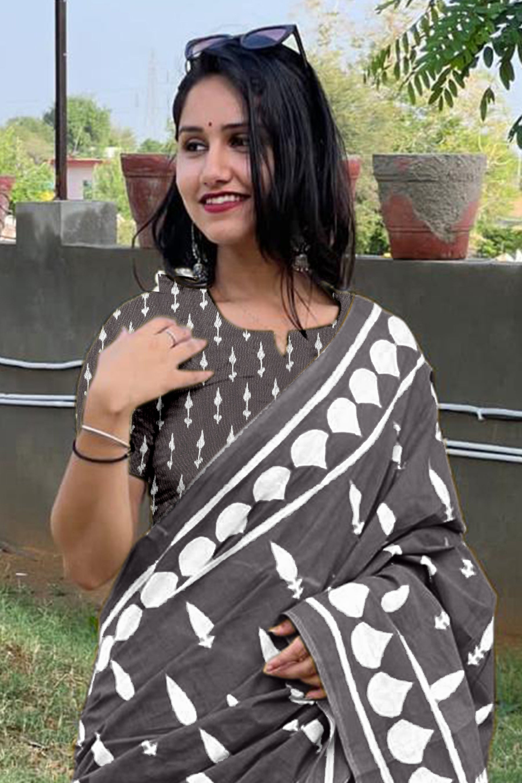 EVERLY SOFT PURE COTTON FANCY BAGRU  HAND BLOCK PRINTED MAHENDI BLACK SAREE