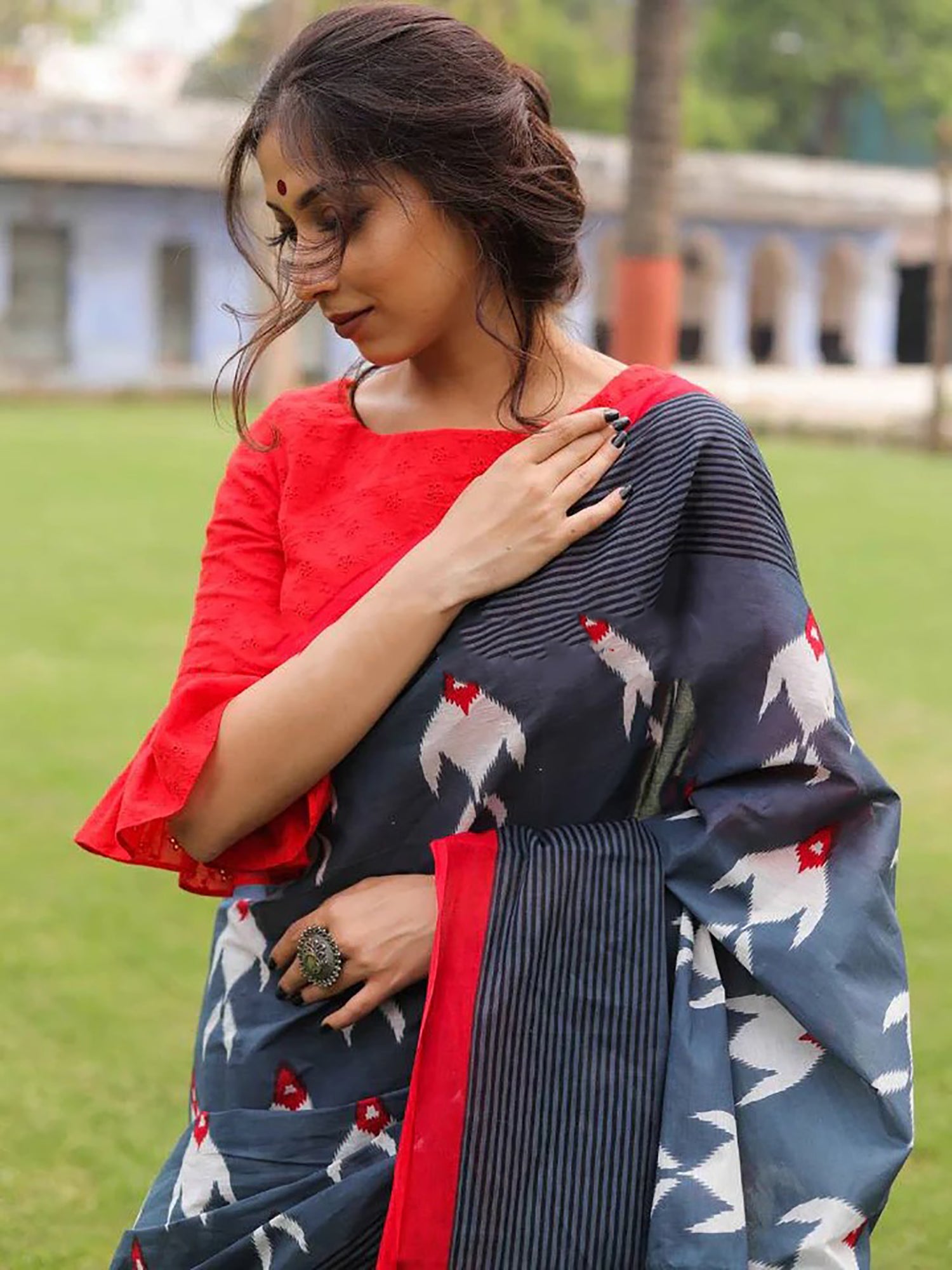 FAKIRA SOFT PURE COTTON FANCY IKKAT PRINT GREY SAREE