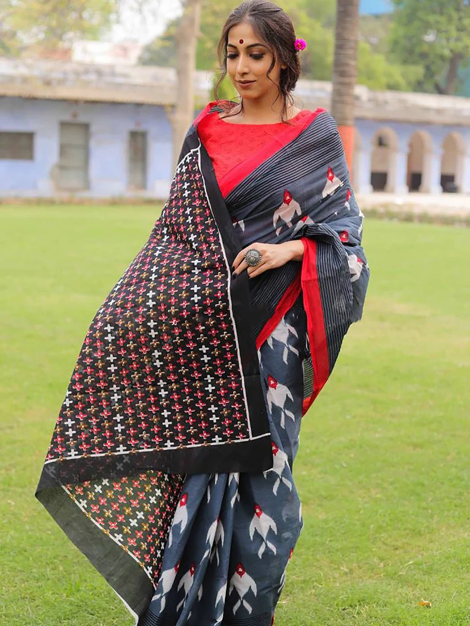 FAKIRA SOFT PURE COTTON FANCY IKKAT PRINT GREY SAREE