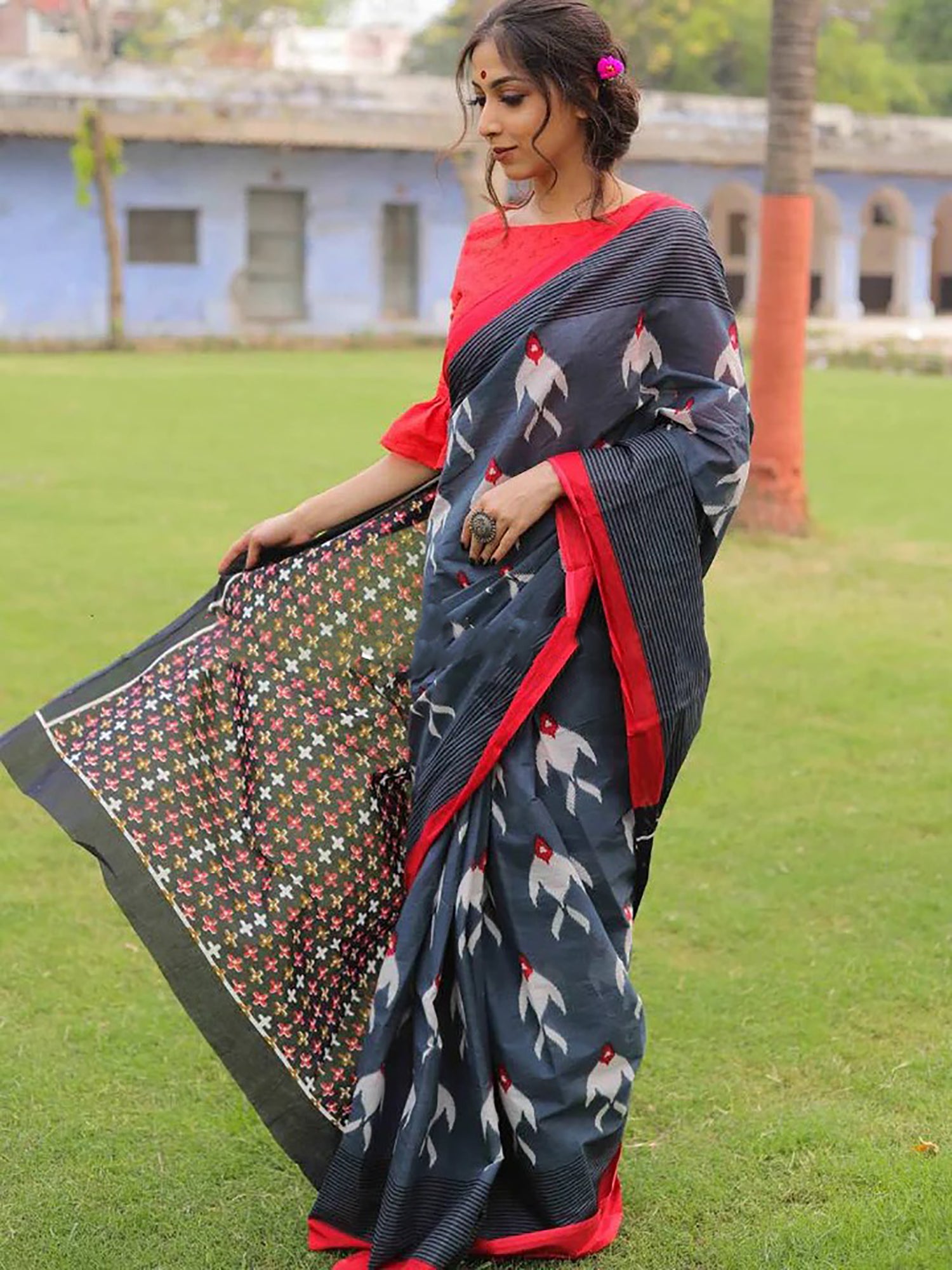 FAKIRA SOFT PURE COTTON FANCY IKKAT PRINT GREY SAREE