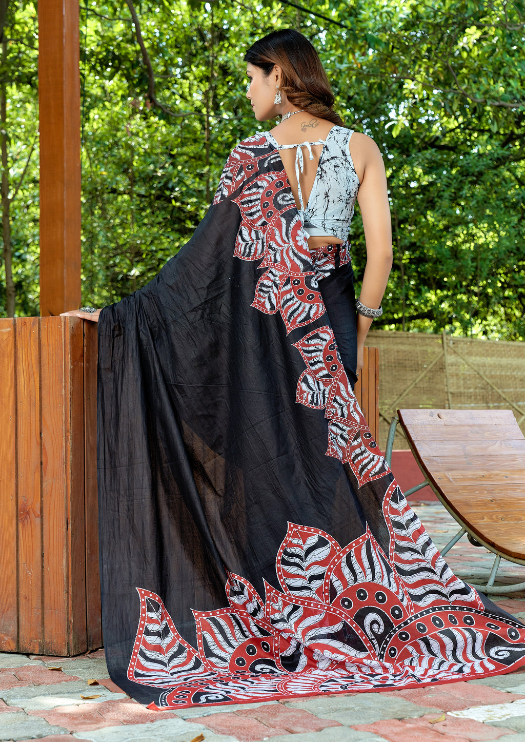 FASHION FUNDA PURE MULMUL COTTON BAGRU FANCY HAND PRINTED BLACK AND MAROON SAREE