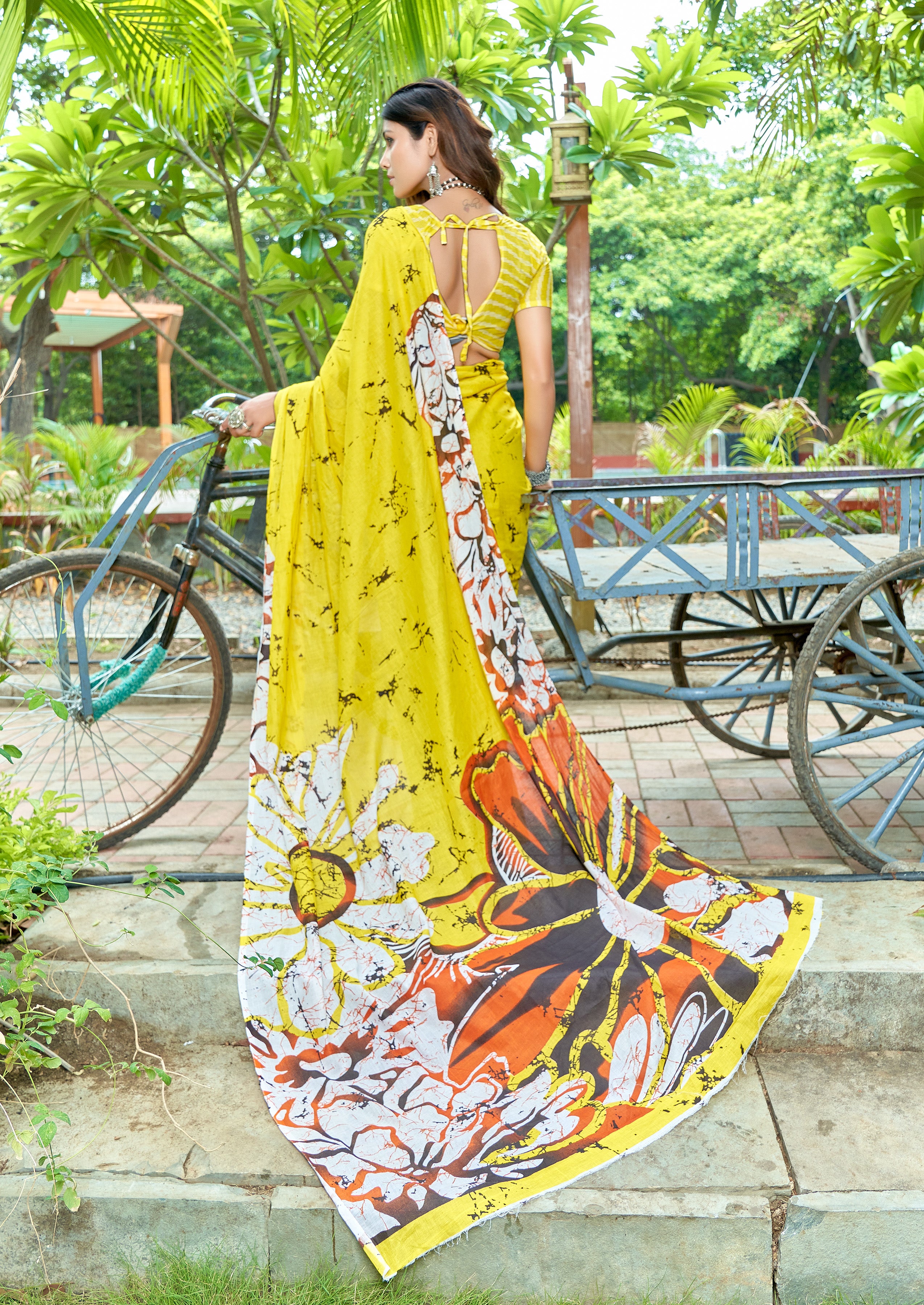 FASHION FUNDA PURE MULMUL COTTON BAGRU FANCY HAND PRINTED YELLOW AND BEAGE SAREE