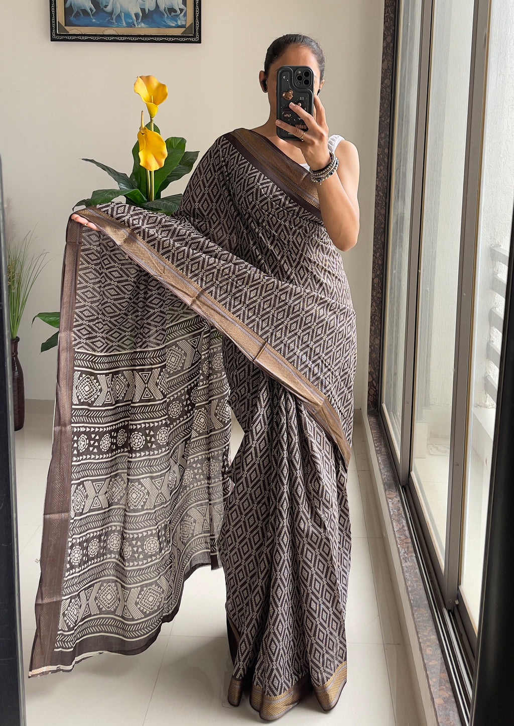 SELFI PRIMUM MULMUL COTTON WITH HEVY ZARI BORDAR BAGRU BANDHANI PRINTED DARK BROWN SAREE