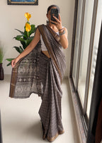 SELFI PRIMUM MULMUL COTTON WITH HEVY ZARI BORDAR BAGRU BANDHANI PRINTED DARK BROWN SAREE