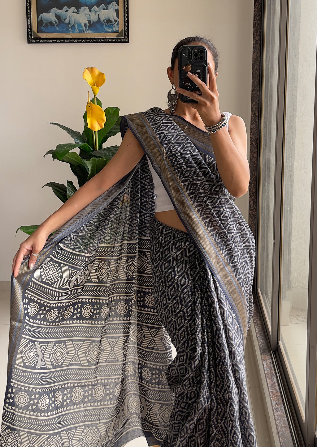 SELFI PRIMUM MULMUL COTTON WITH HEVY ZARI BORDAR BAGRU BANDHANI PRINTED GREY SAREE