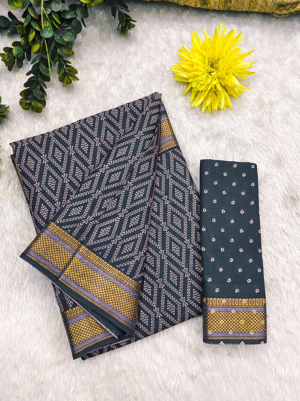 SELFI PRIMUM MULMUL COTTON WITH HEVY ZARI BORDAR BAGRU BANDHANI PRINTED GREY SAREE