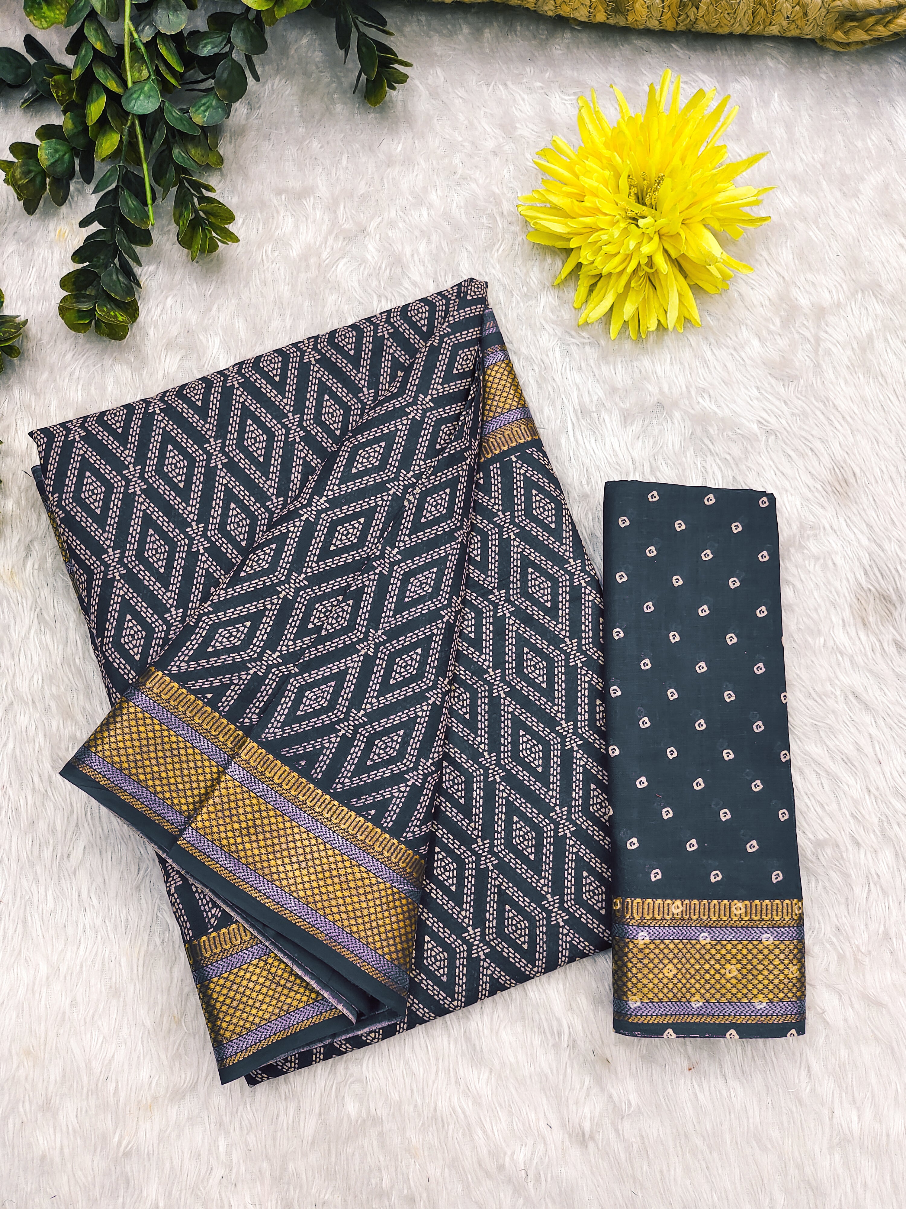 SELFI PRIMUM MULMUL COTTON WITH HEVY ZARI BORDAR BAGRU BANDHANI PRINTED GREY SAREE
