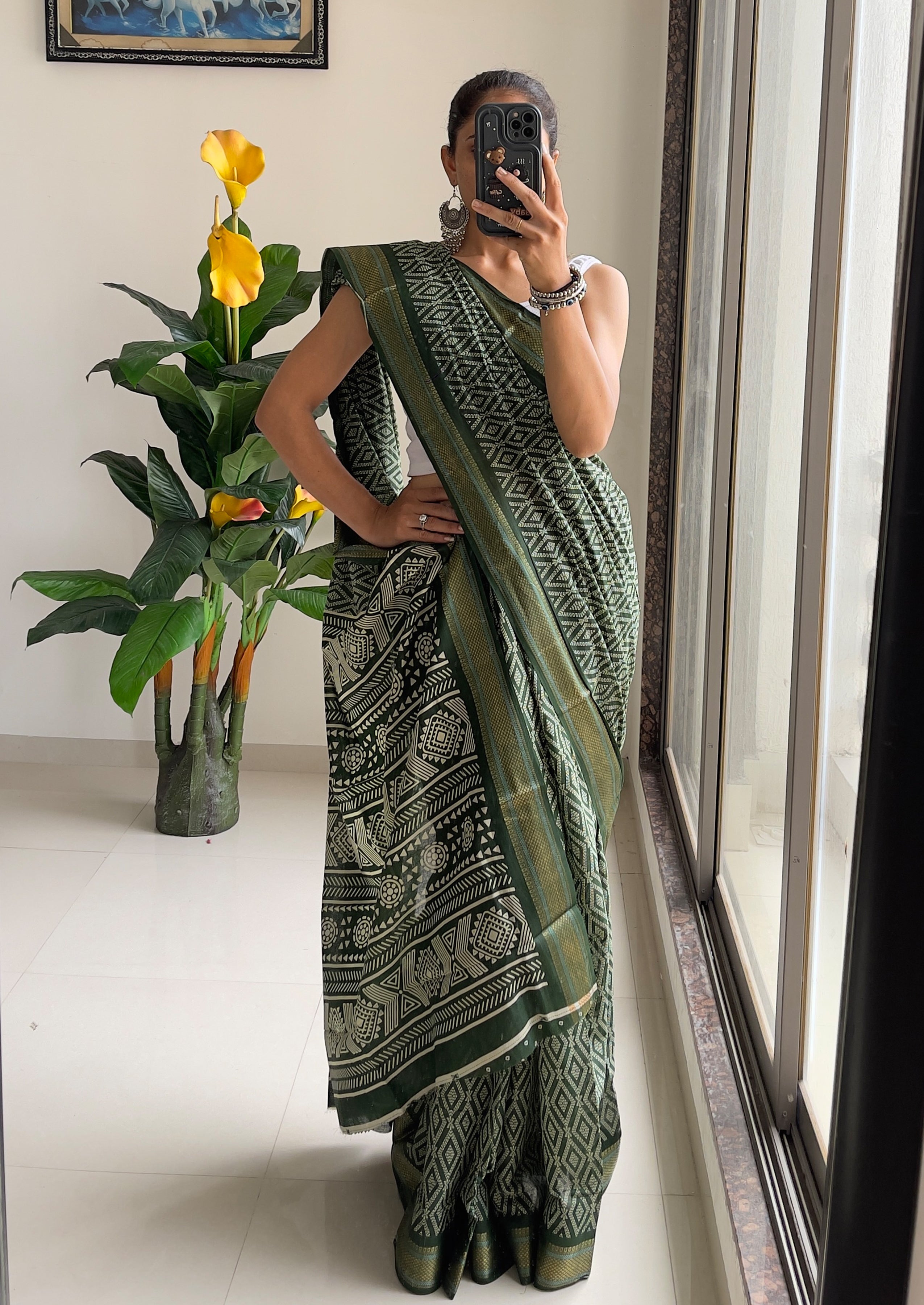 SELFI PRIMUM MULMUL COTTON WITH HEVY ZARI BORDAR BAGRU BANDHANI PRINTED GREEN SAREE