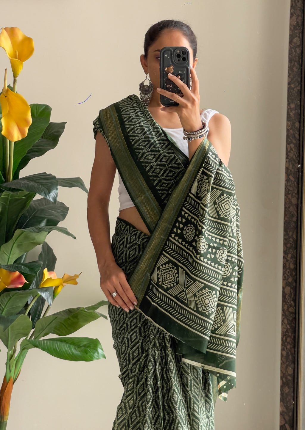 SELFI PRIMUM MULMUL COTTON WITH HEVY ZARI BORDAR BAGRU BANDHANI PRINTED GREEN SAREE