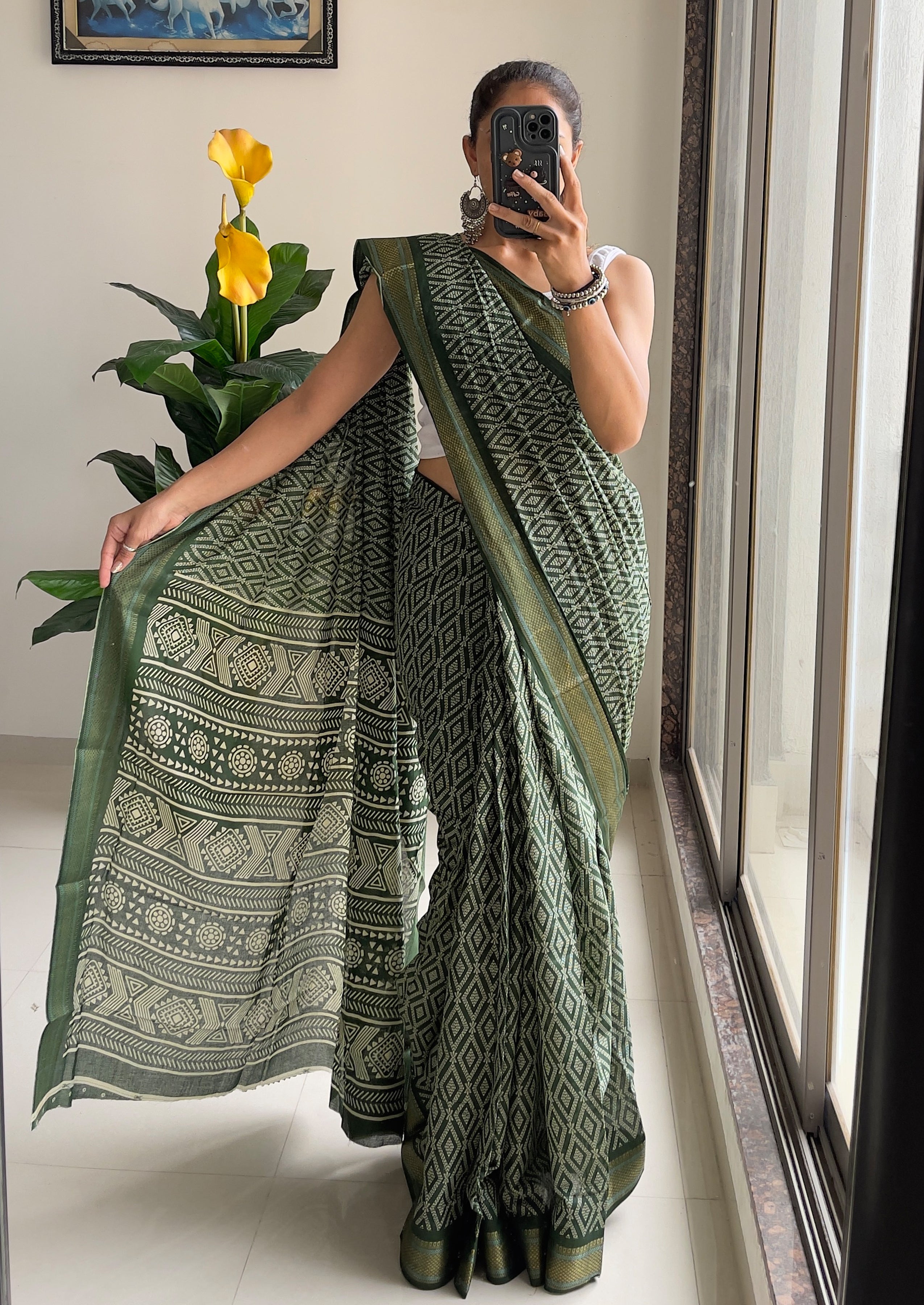 SELFI PRIMUM MULMUL COTTON WITH HEVY ZARI BORDAR BAGRU BANDHANI PRINTED GREEN SAREE