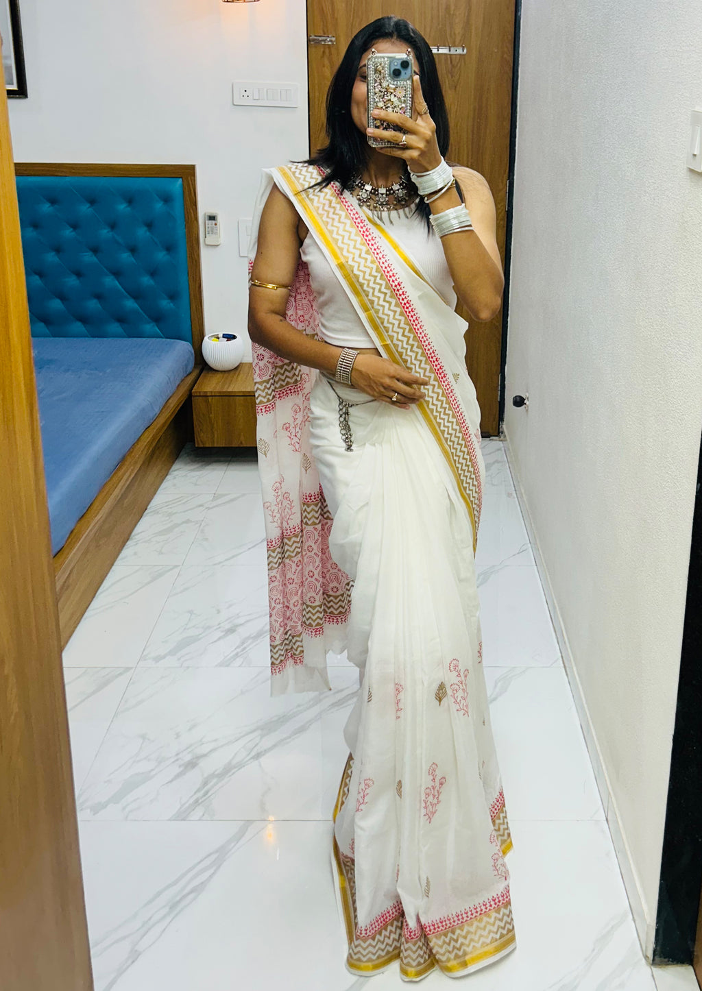 SELFI24 SOFT MASLIN COTTON WITH HEVY ZARI BODAR WHITE SAREE