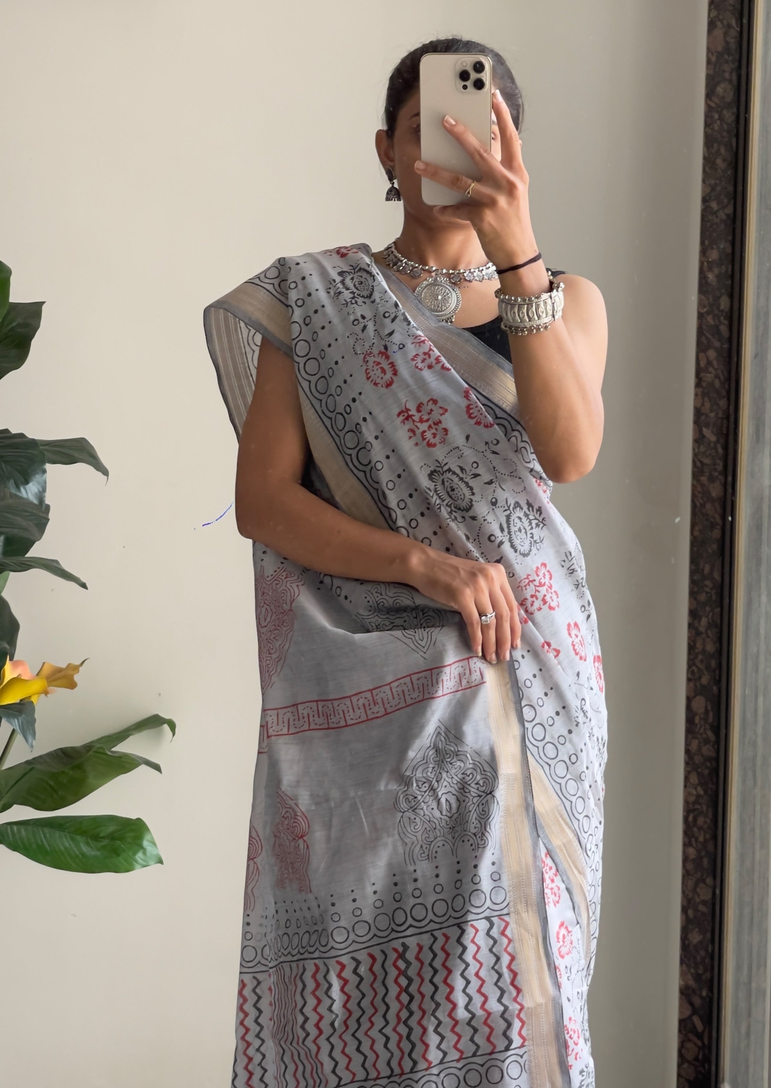 SELFI2 PRIMUM ORIGINAL LINEN WITH MANESHWARI BODAR GREY SAREE