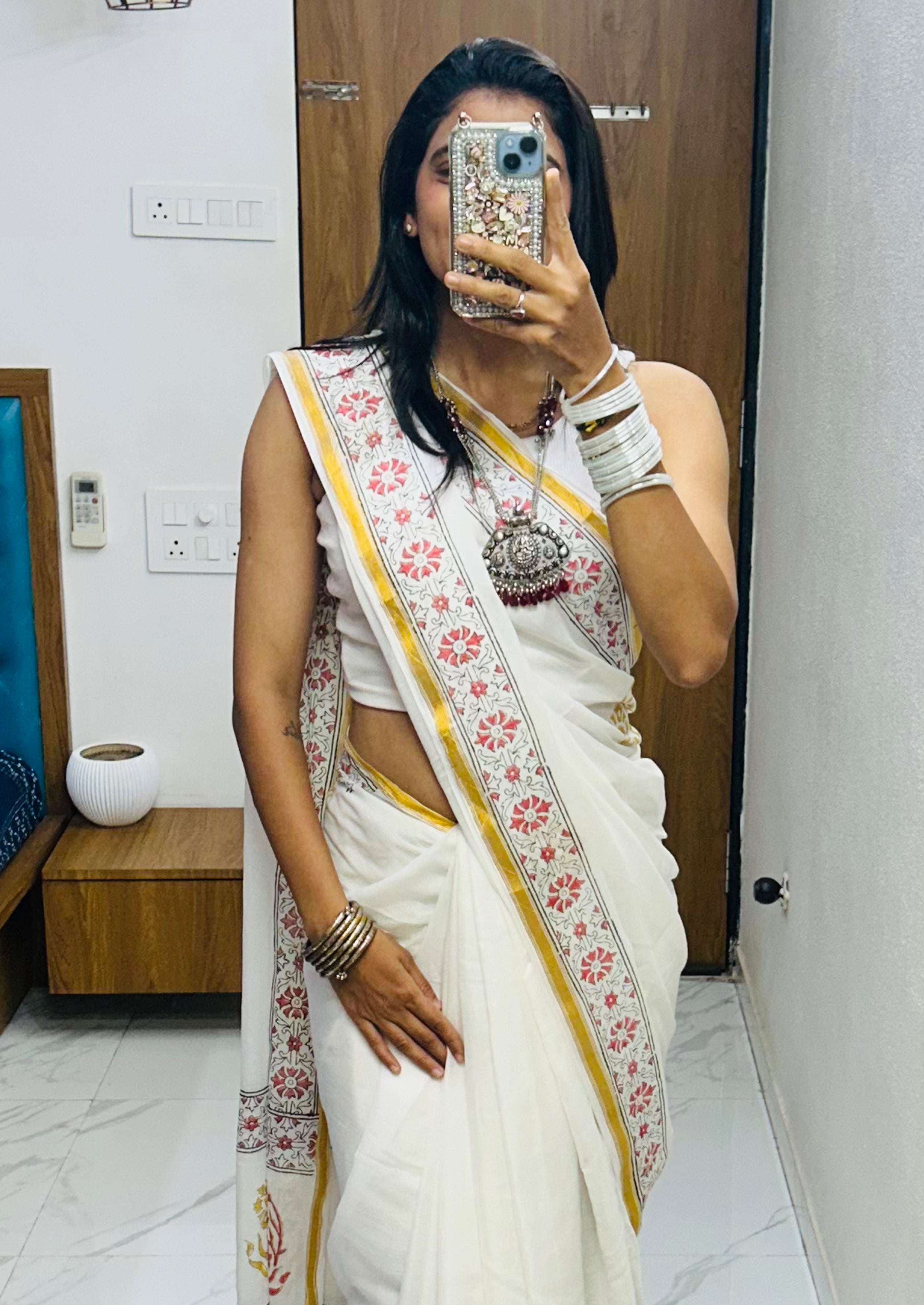 SELFI9 SOFT MASLIN COTTON WITH HEVY ZARI BODAR WHITE SAREE