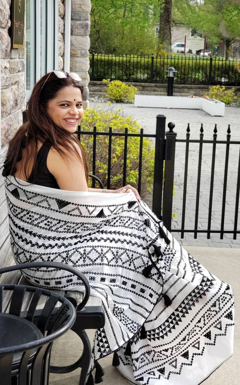 99SMCDIVINE PURE MULMUL COTTON HAND  BLOCK PRINT BLACK AND WHITE SAREE