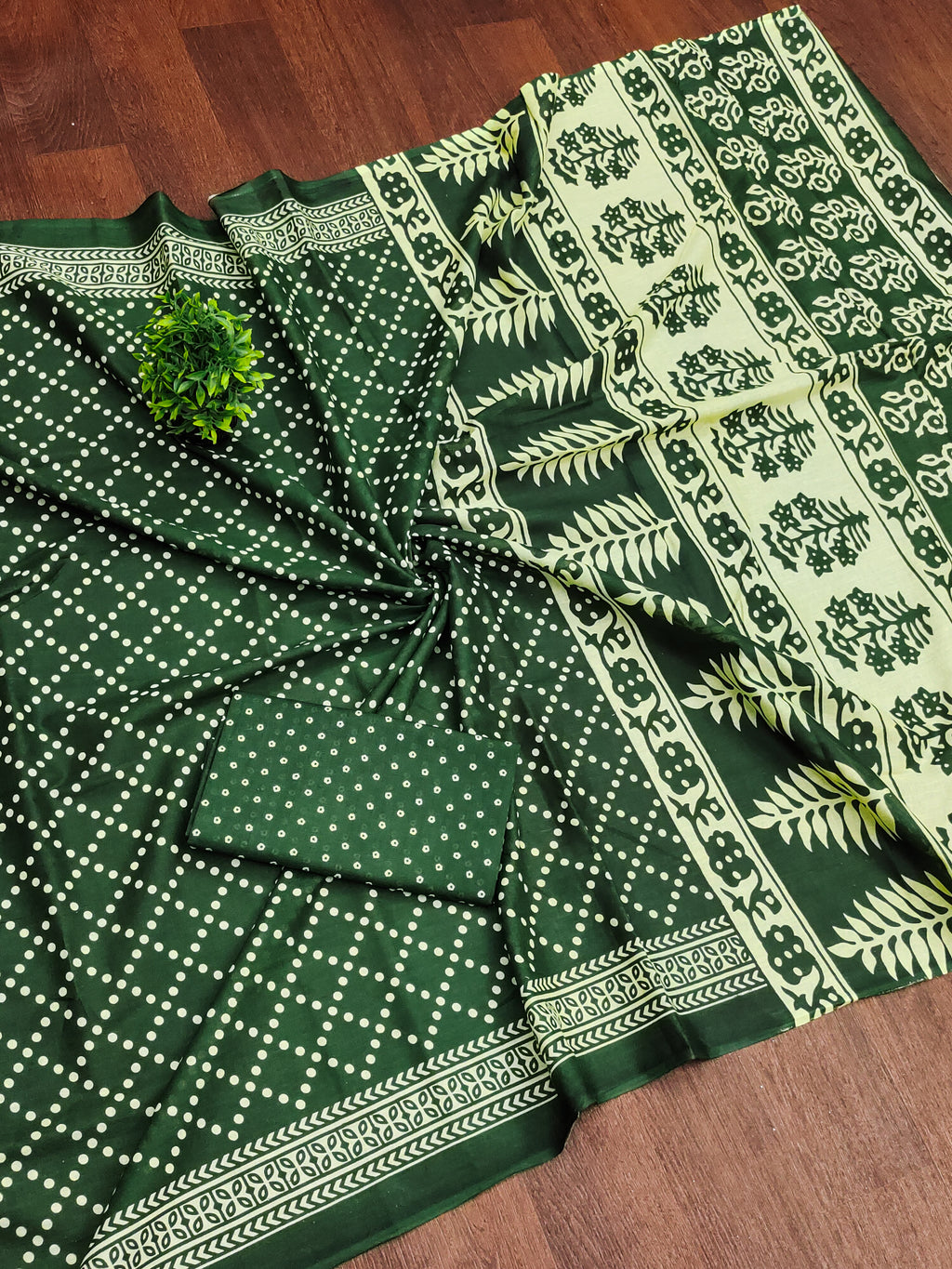 VICTORIYA PURE MULMUL COTTON HAND BANDHANI BLOCK PRINT GREEN SAREE