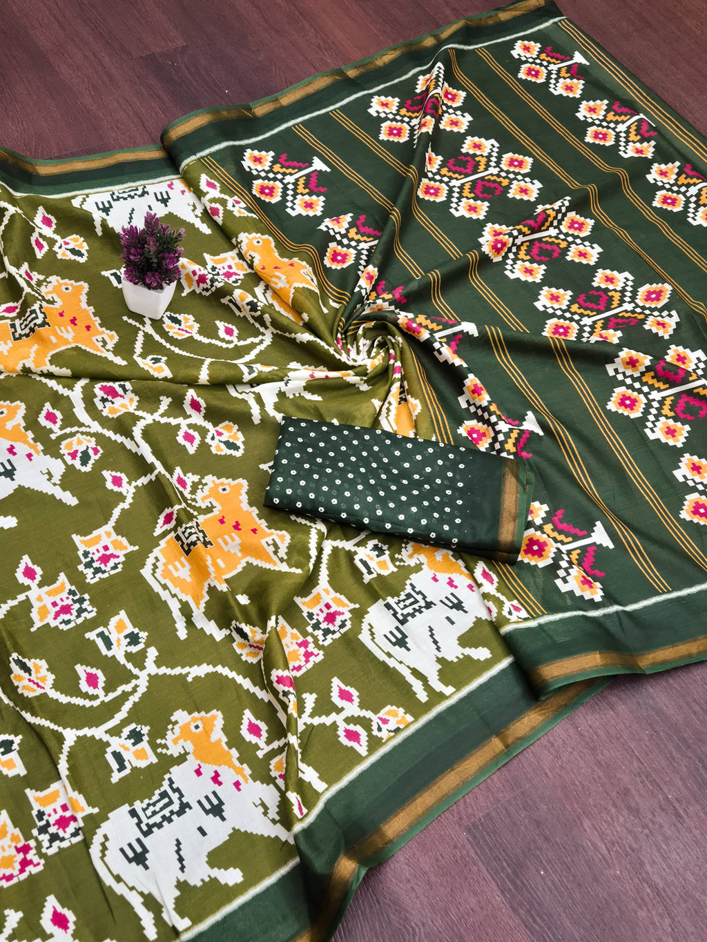 MULMUL SOFT MASLIN COTTON WITH HEVY ZARI BODAR OLIVE GREEN SAREE WITH BLOUSE