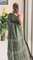 SELFI PRIMUM MULMUL COTTON WITH HEVY ZARI BORDAR BAGRU BANDHANI PRINTED GREEN SAREE