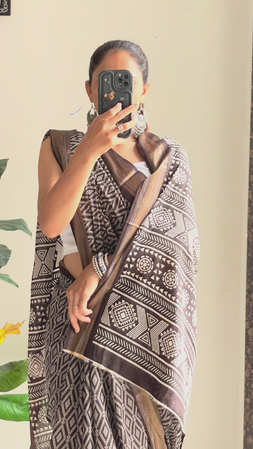 SELFI PRIMUM MULMUL COTTON WITH HEVY ZARI BORDAR BAGRU BANDHANI PRINTED DARK BROWN SAREE