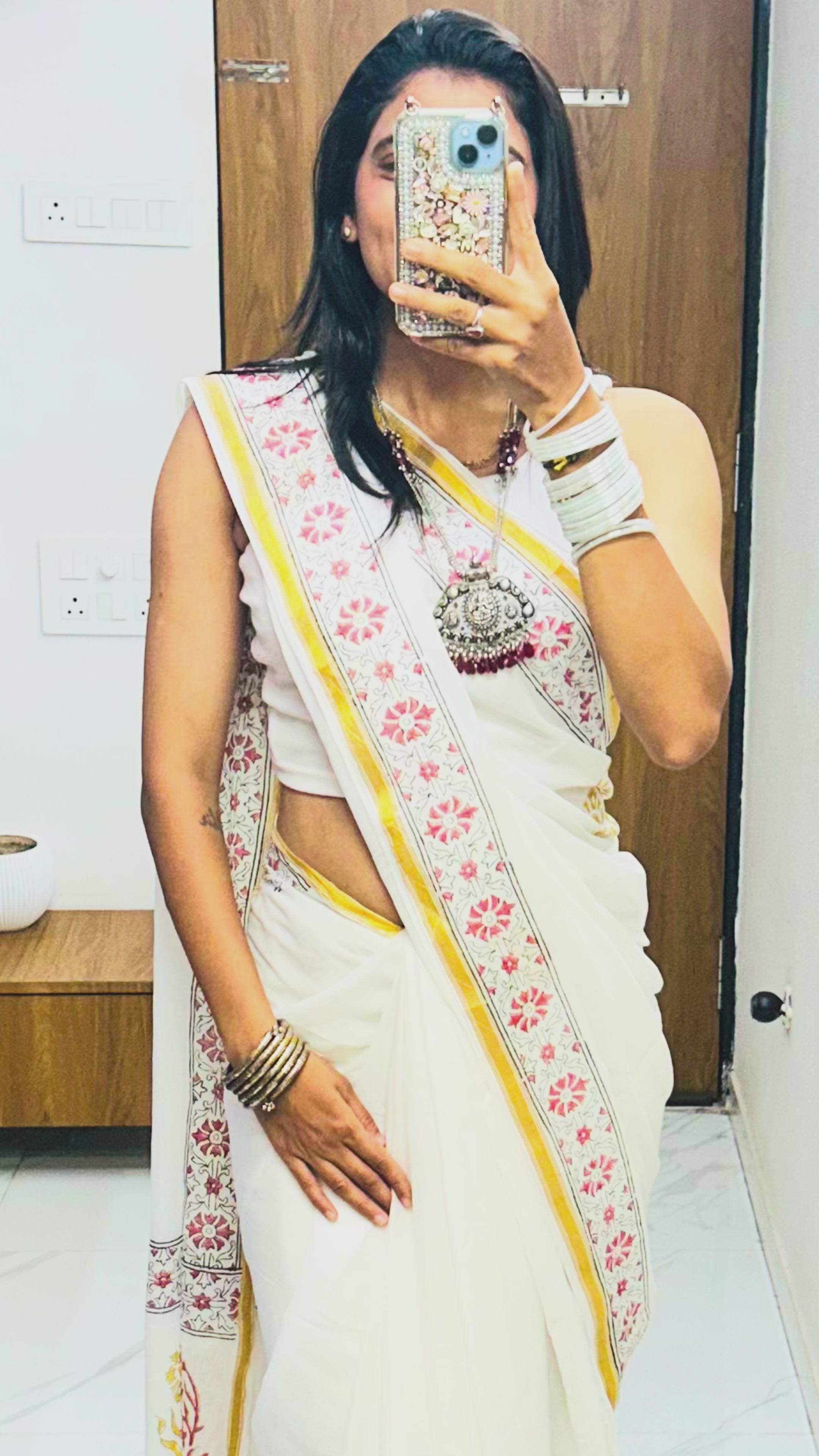 SELFI9 SOFT MASLIN COTTON WITH HEVY ZARI BODAR WHITE SAREE