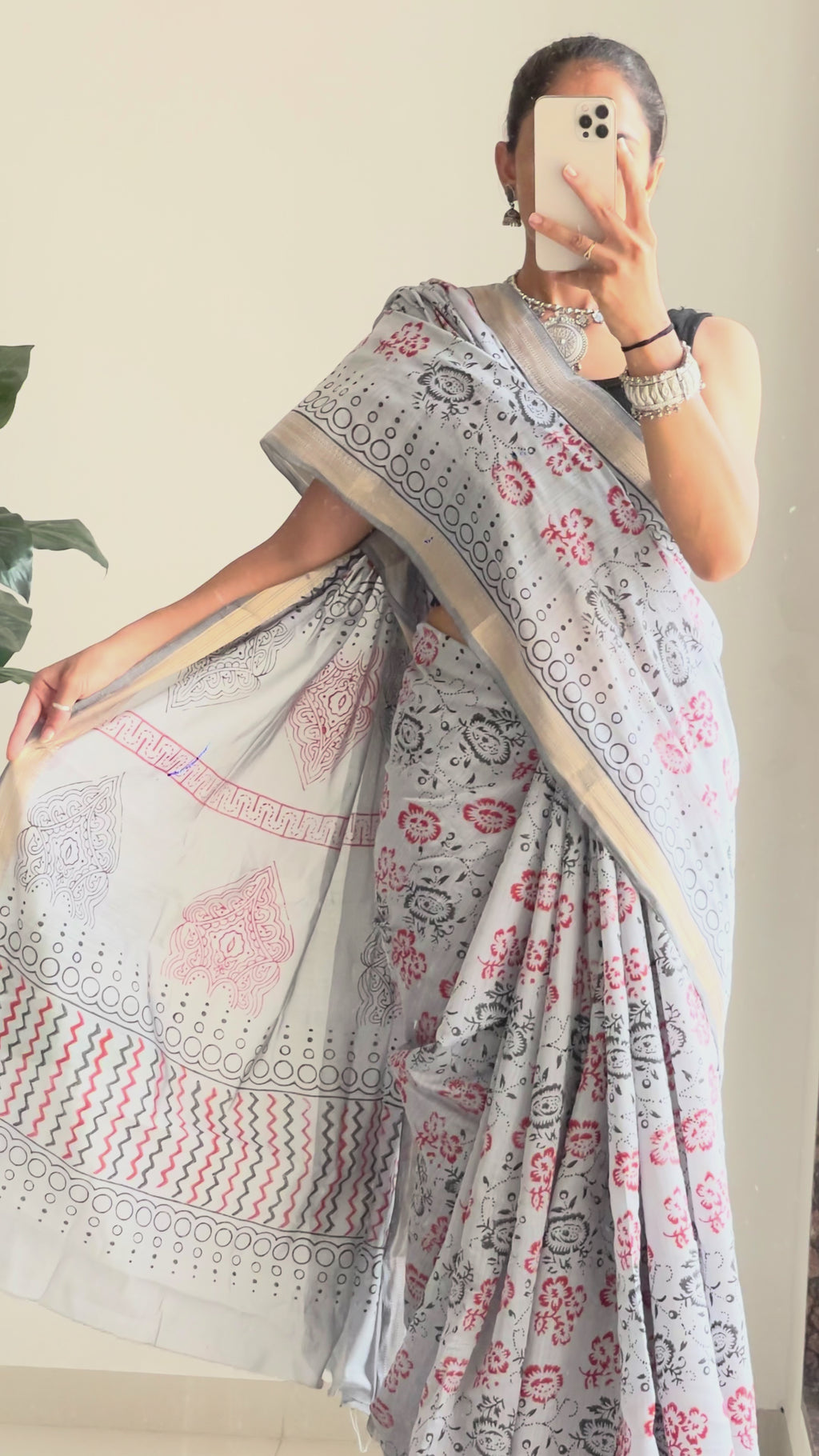 SELFI2 PRIMUM ORIGINAL LINEN WITH MANESHWARI BODAR GREY SAREE