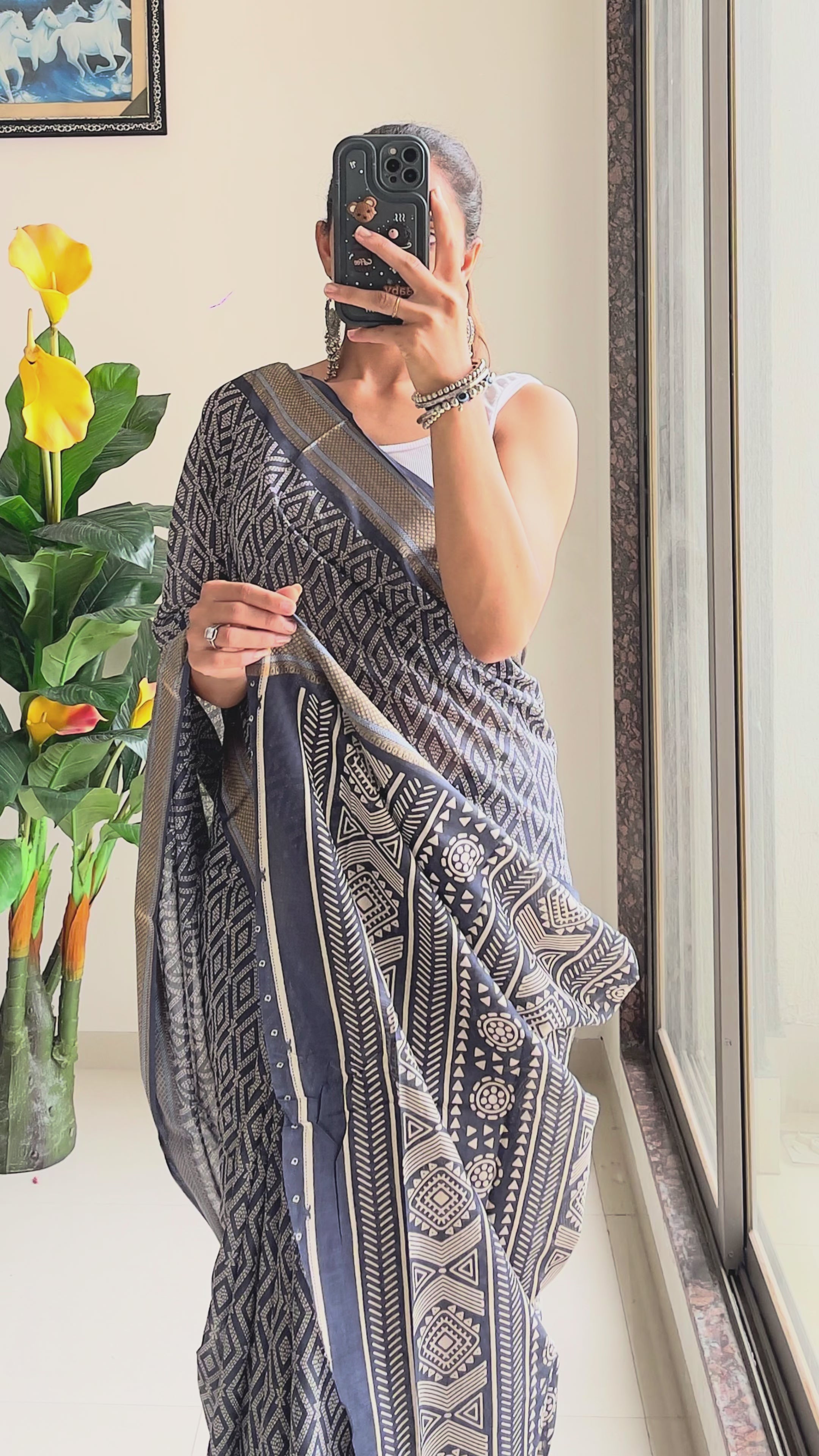 SELFI PRIMUM MULMUL COTTON WITH HEVY ZARI BORDAR BAGRU BANDHANI PRINTED GREY SAREE